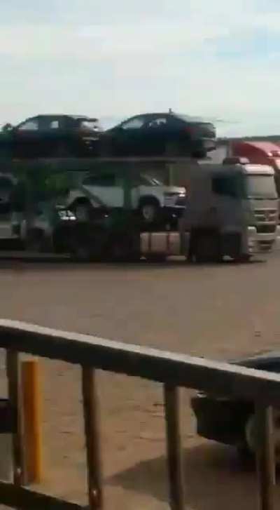 GLOBO FILMANDO ESTACIONAMENTO DA CHURRASCARIA E FALANDO QUE &Eacute; PARALISA&Ccedil;&Atilde;O, ONDE ESTA O ORGULO DE SER JORNALISTA NESSAS HORAS?