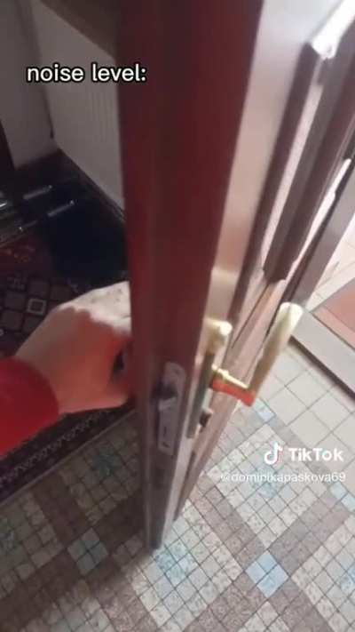 Se eu chegace em casa depois da meia noite, dormia do lado de fora s&oacute; pra n abrir essa porta.