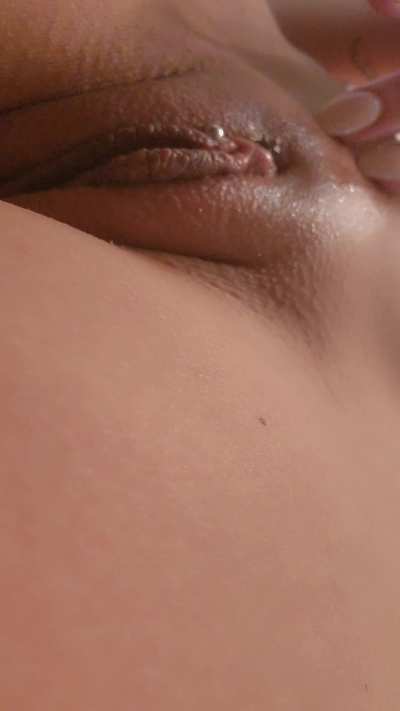Lightly playing with my wet pussy ( pussy sounds)☺️