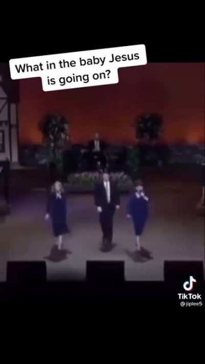 He must be the Beyonc&eacute; of this gospel group 💀