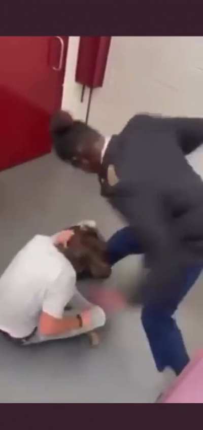 Dreamybull beats up white kid