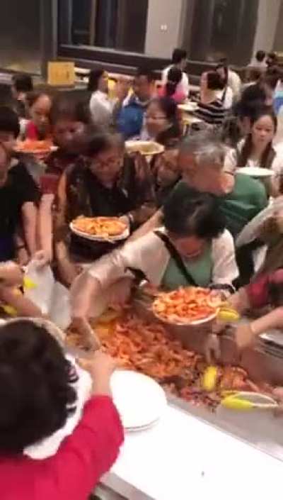 Chinese Tourists in Thailand Battle for Buffet