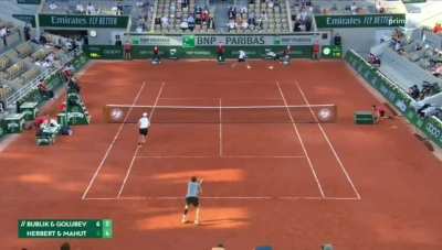 Bublik's reaction during Golubev's smashes
