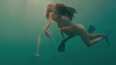 Kelly Brook and Riley Steele underwater plot from Piranha (cropped and 60fps)