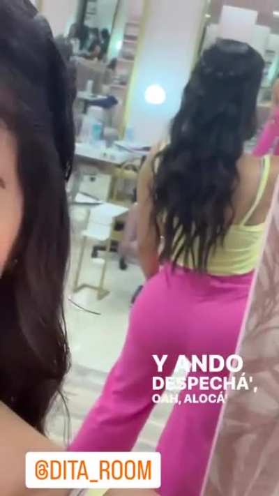 Showing off her &ldquo;hair&rdquo;