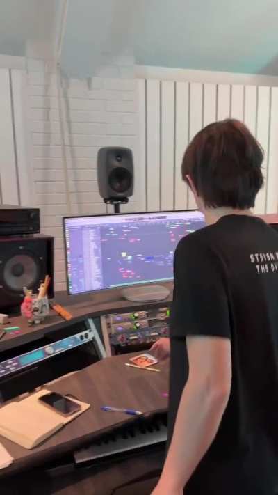Clip of the album snippet (given it was deleted).