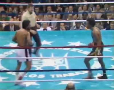 40 years ago today (November 25th 1980), the infamous &ldquo;No M&aacute;s Fight&rdquo; took place. Roberto Dur&aacute;n giving up in the middle of the ring after being taunted and mocked by his opponent "Sugar" Ray Leonard.
