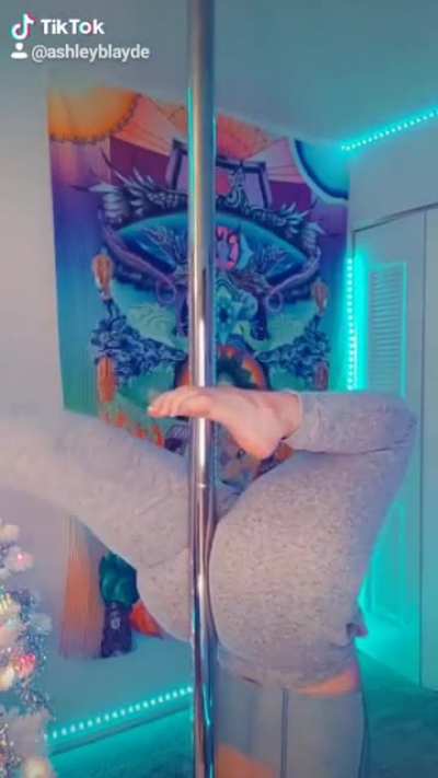 These sweatpants tho🥵