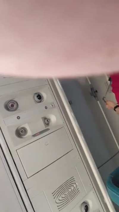 Refusing to get off the plane in Hawaii