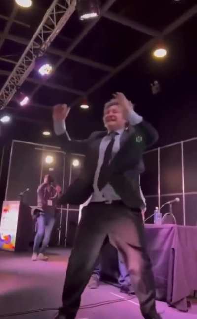 This fucking lunatic is Argentina's new far-right president Milei. He loves Trump.