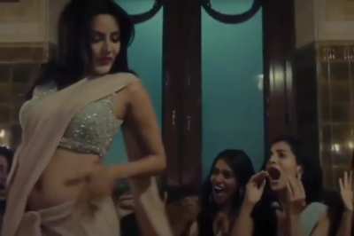 Priya Anand flaunting her sexy body in hot saree and seductive moves