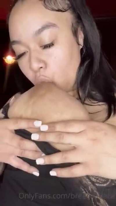 Bree Westbrook suckin her titties