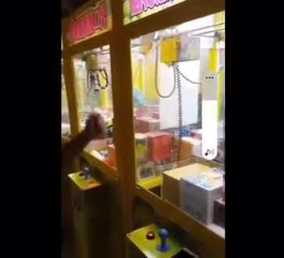 This machine not only being a scam but being an asshole as well