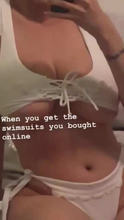 Underboob