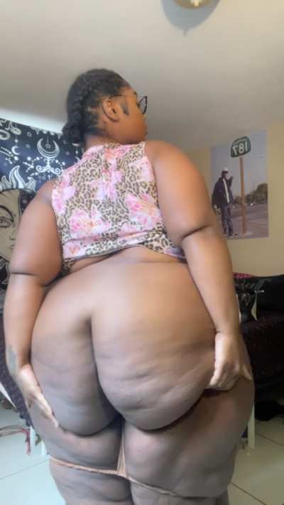 Would any men over the age of 35 fuck I&rsquo;m 23 btw 😇