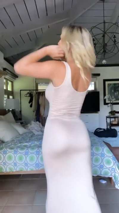 Kinsey Wolanski has a body built for breeding