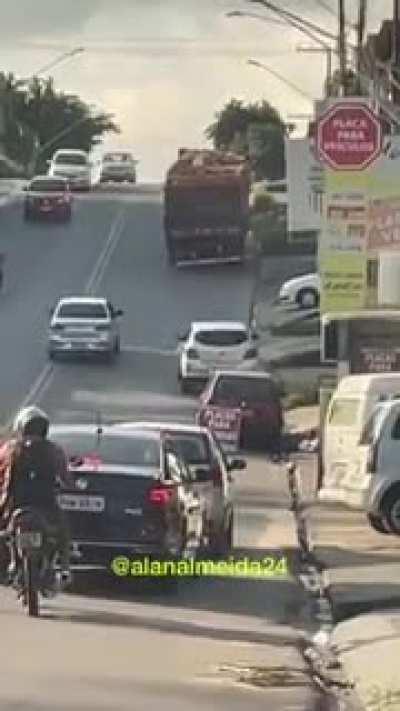 Truck carrying heavy load couldn't make it to the final destination.