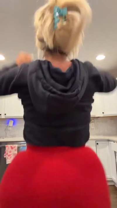 alot of clapping and jiggling going on