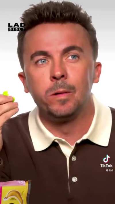 Frankie Muniz Chooses Between Laffy Taffy or Flumps