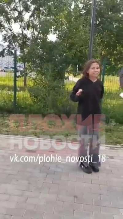 Group of teenagers insulted drunk man`s mom and get consequences (Russia)