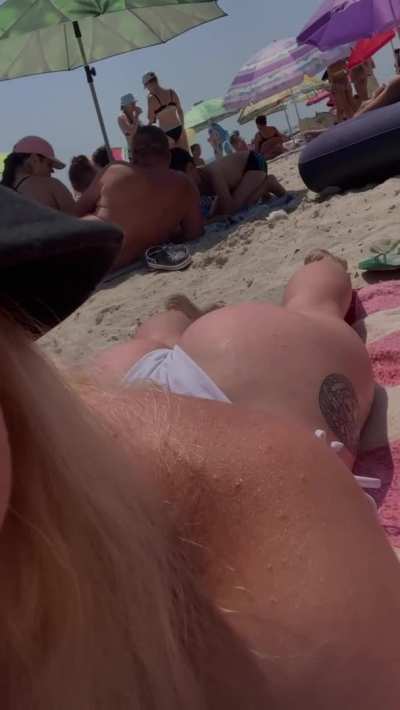 who wants to rub my ass?😋