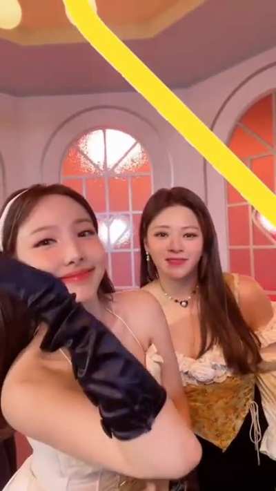 Nayeon &amp;amp; Jeongyeon 💕