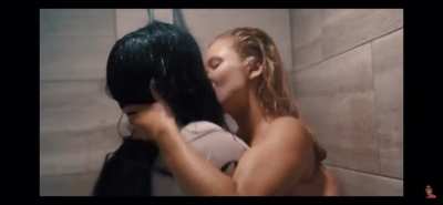 Josie Canseco making out with Logan