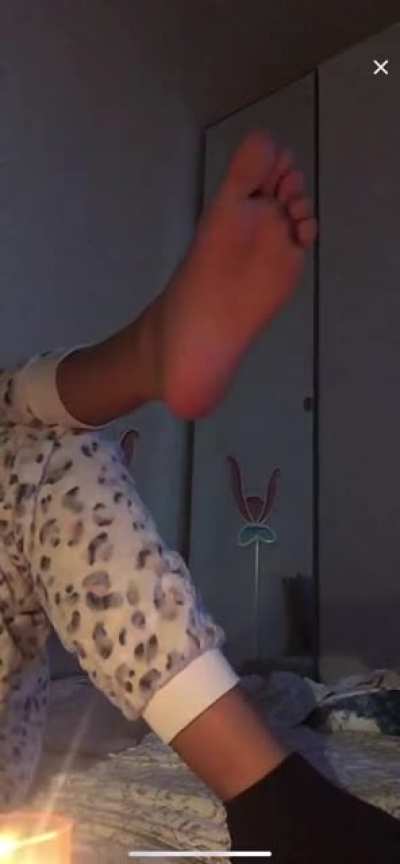 Chat was full of dudes askin for no socks (live)