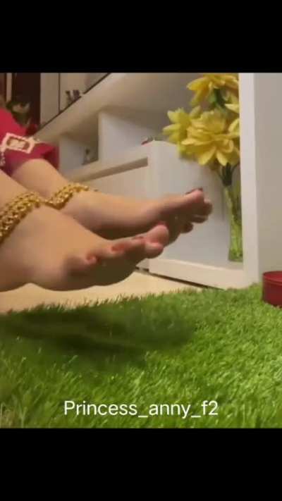 Desi feet