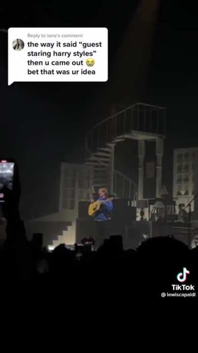 Tricking the crowd at The 1975 concert