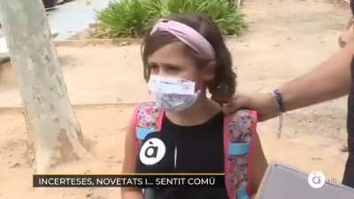 No s&eacute; si me sorprenden m&aacute;s las declaraciones de la ni&ntilde;a o el sombrero del ni&ntilde;o...