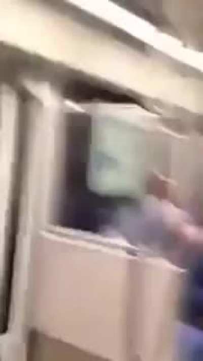 В тётку вселяется дух феминизма