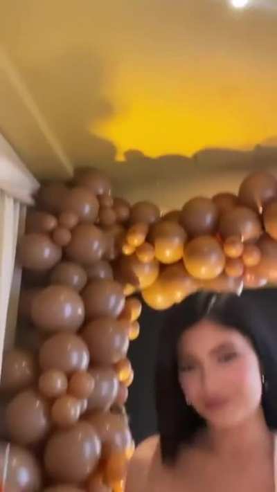 Kylie&rsquo;s cake (GFY)