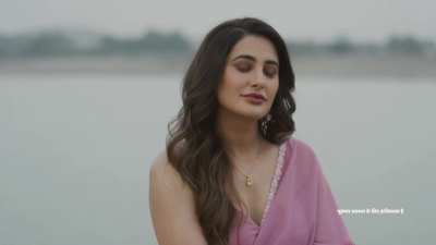 Nargis Fakhri Smoking (Tatlubaaz)