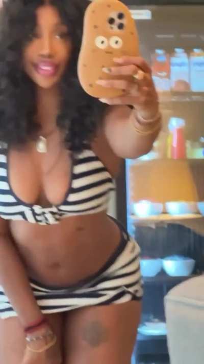 SZA stuns on IG