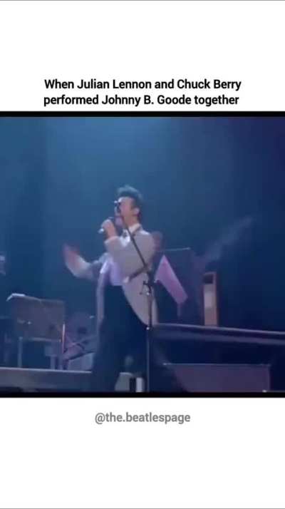 Did anyone else spot a young Drew Gooden rockin' n' rollin' in this?