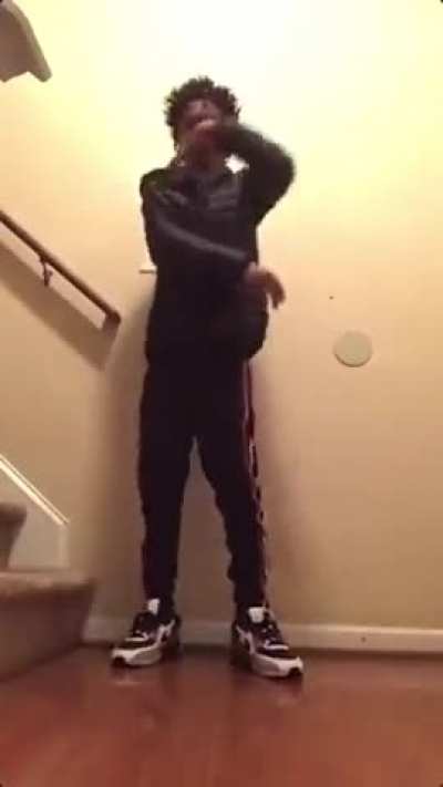 My lil cousin tryna rap and shit Wht y&rsquo;all think 