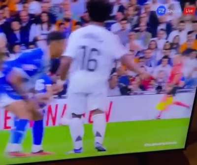RESPECT 👏🏽 Endrick caressing the defenders leg and Crown Jewels. Referee understood the sentiment and didn&rsquo;t give him a red card. 