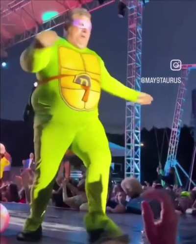 To stage dive
