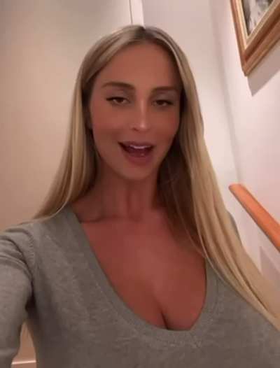 Even out of the frame, she can&rsquo;t hide them