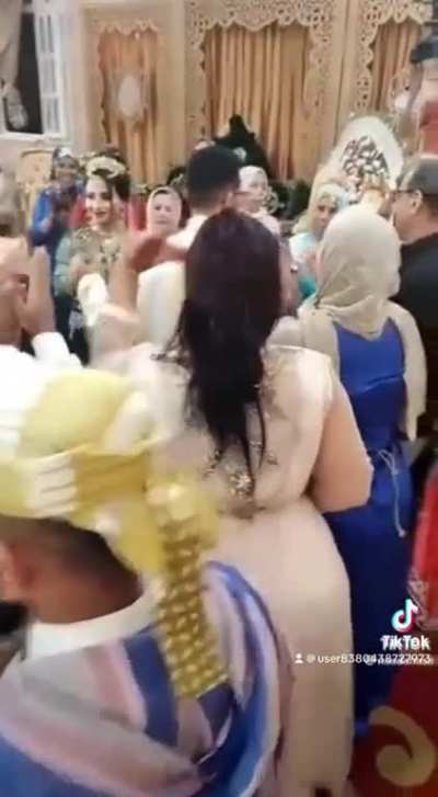 Thick &eth;&ordf;&eth;&not; Aunty