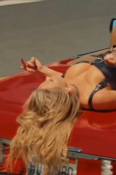 Sydney Sweeney&rsquo;s Tits wanna pop out so bad