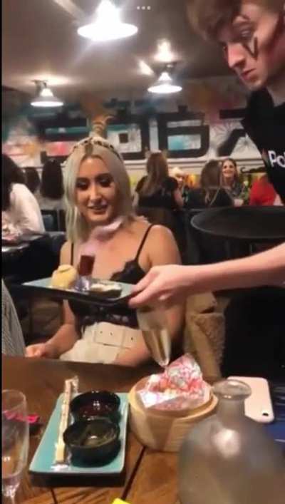The waiter&rsquo;s face tho