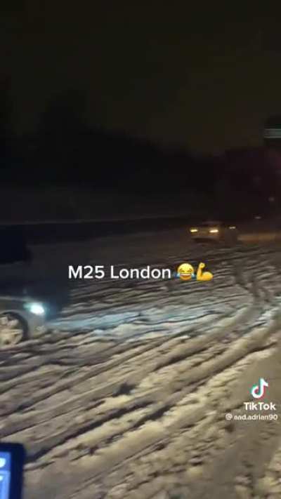 Current situation on the M25 - did the Government just forget to grit the roads or&hellip;? U.K. infrastructure is a joke