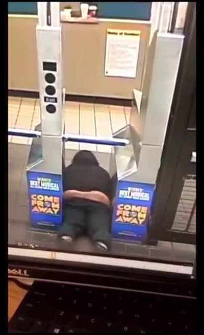 Y&rsquo;all remember when Akademiks got caught tryna finesse getting on the train 😂