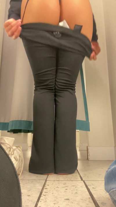 Have not had the opportunity to fuck in the changing room yet… any takers?