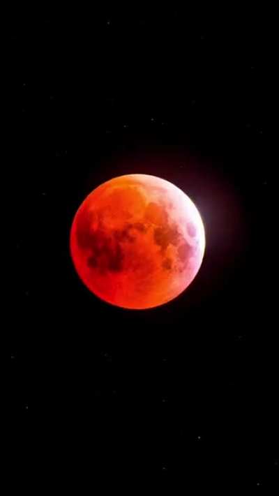 The entire lunar eclipse timelapsed