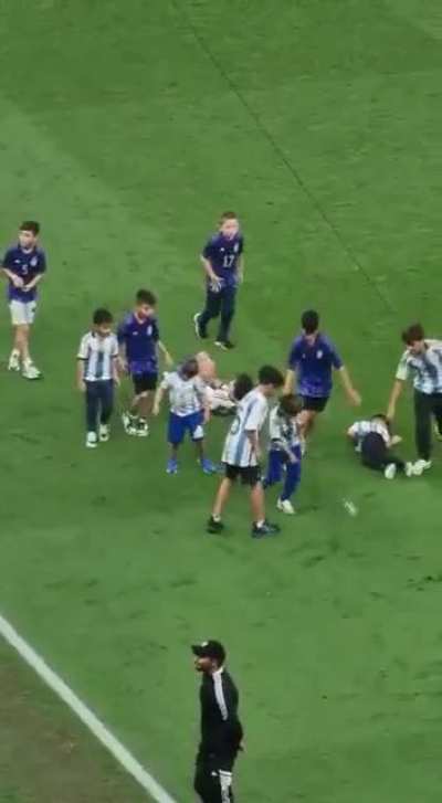 The children of the Argentine national team playing with a bottle after the World Cup final.
