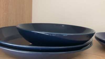 I just put a plate in my shelf and the plate kept oscillating like this for almost a minute (sound on)