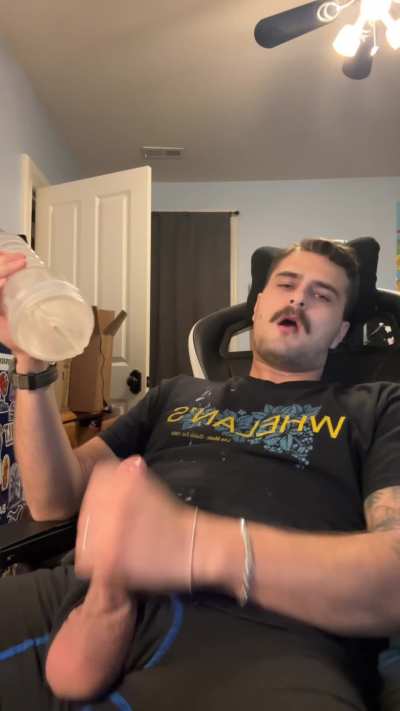 didn&rsquo;t expect to cum this much 